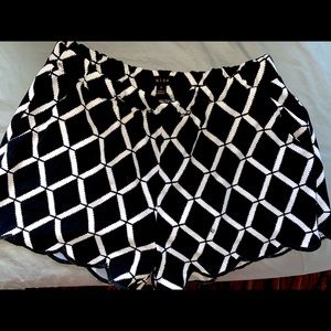 Women’s dress shorts from Mine